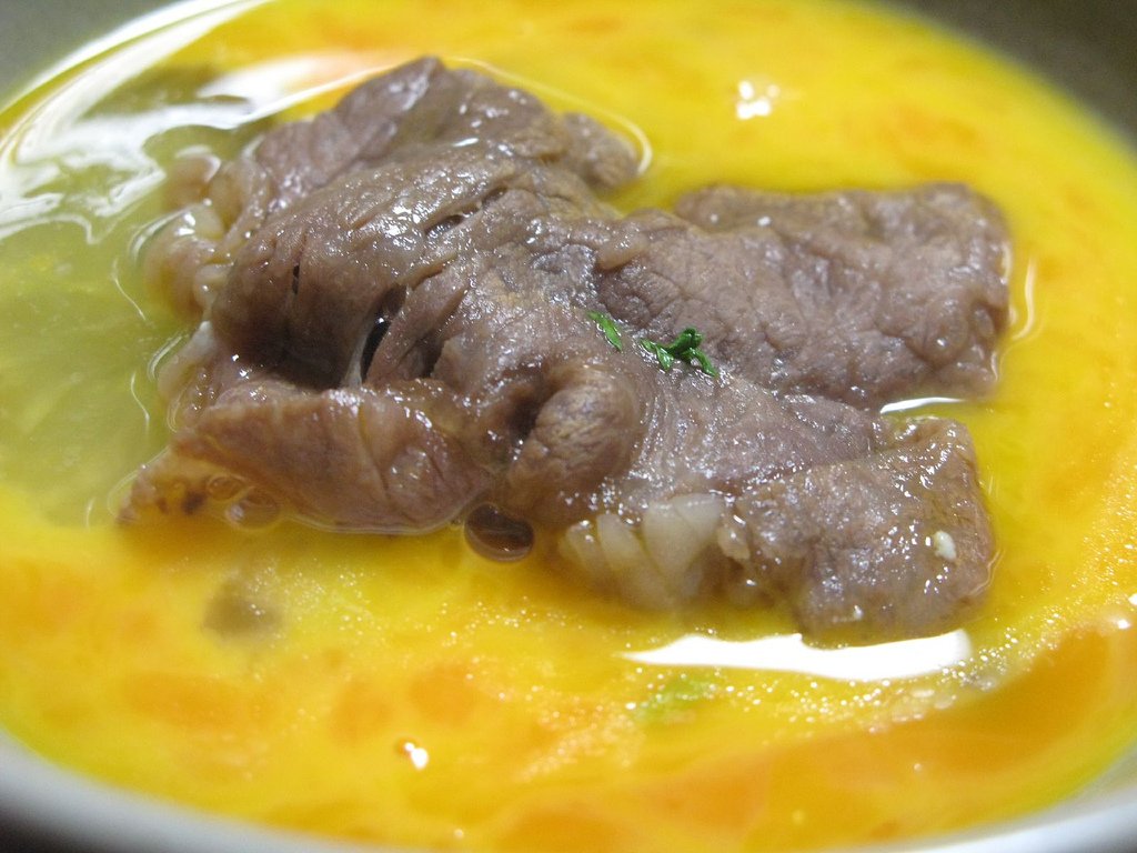 Sukiyaki beef in raw egg by Heroic Beer - CC BY 2.0